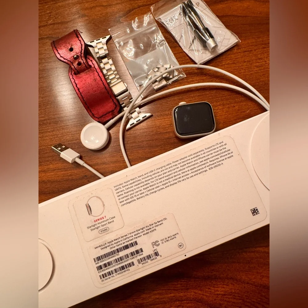 APPLE WATCH 41mm - series 7 - GPS + Cellular. PLUS 3 watch bands AND charger.